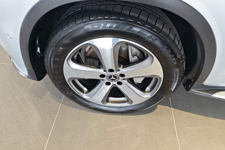 Used Mercedes-Benz GLC 2017 GLC 260 4MATIC Luxury Model Left Front Wheel Hub