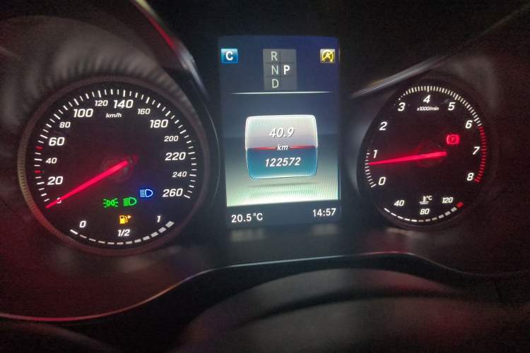 Used Mercedes-Benz GLC 2017 GLC 200 4MATIC Odometer Close Up
