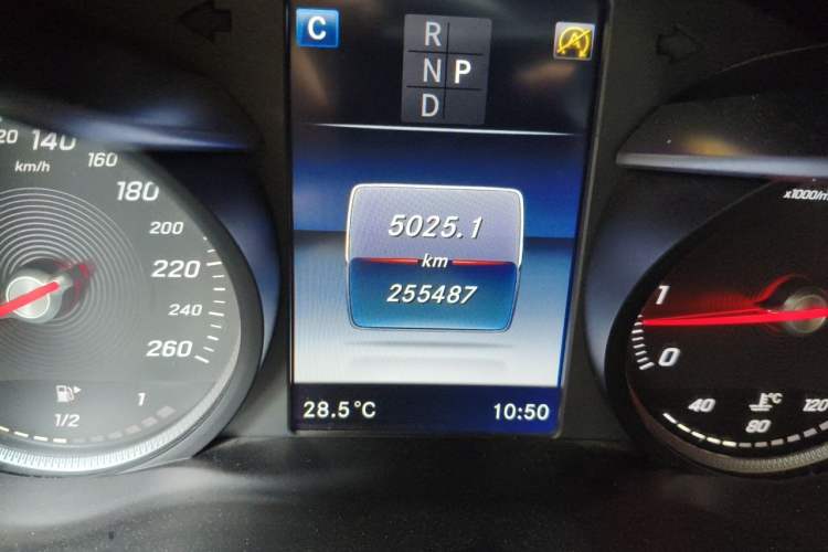 Used Mercedes-Benz GLC 2017 GLC 200 4MATIC Odometer Close Up