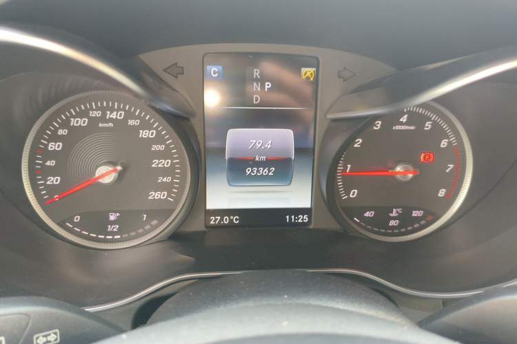 Used Mercedes-Benz GLC 2017 GLC 260 4MATIC Luxury Model Odometer Close Up