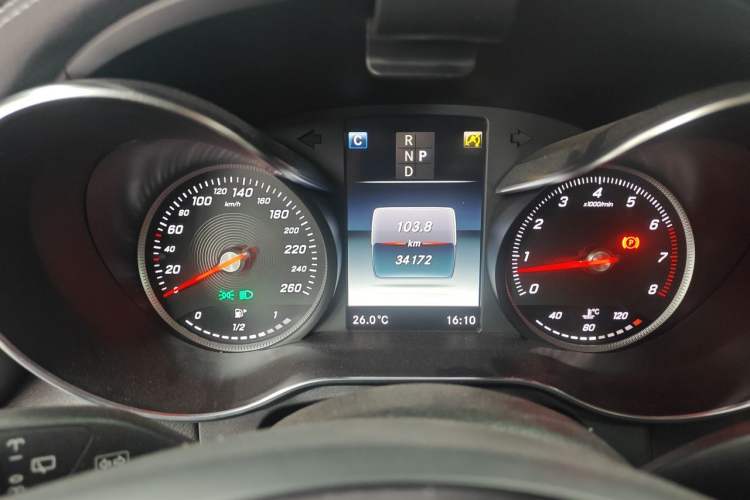 Used Mercedes-Benz GLC 2017 GLC 260 4MATIC Luxury Model Odometer Close Up