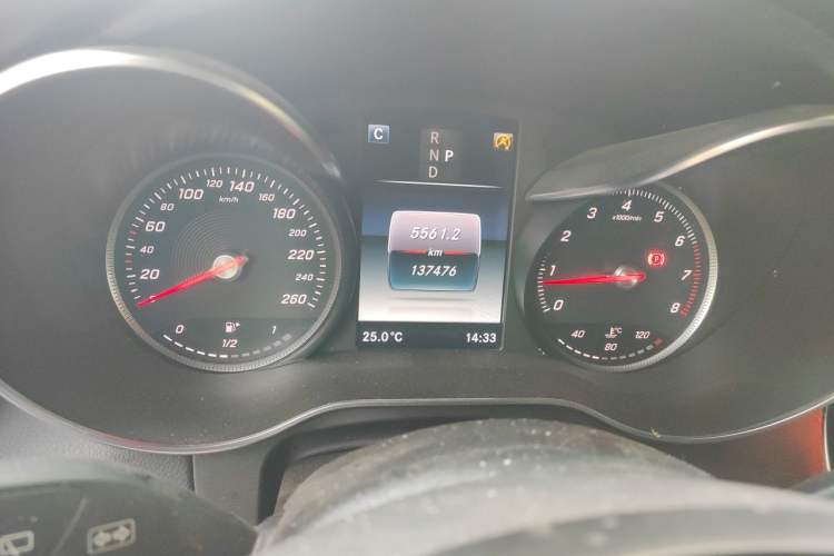 Used Mercedes-Benz GLC 2017 GLC 260 4MATIC Luxury Model Odometer Close Up