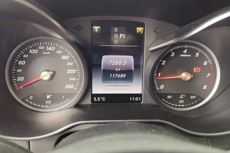 Used Mercedes-Benz GLC 2017 GLC 260 4MATIC Luxury Model Odometer Close Up