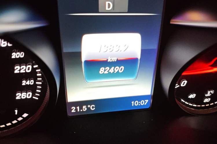 Used Mercedes-Benz GLC 2017 GLC 260 4MATIC Dynamic Edition Odometer Close Up