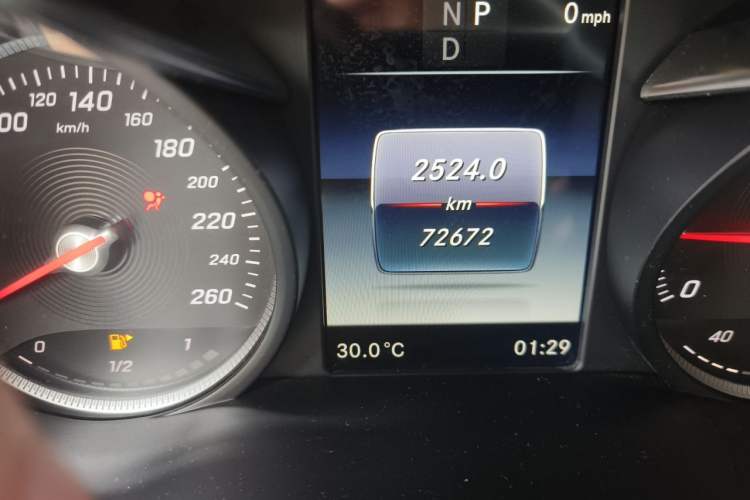 Used Mercedes-Benz GLC 2017 GLC 260 4MATIC Luxury Model Odometer Close Up