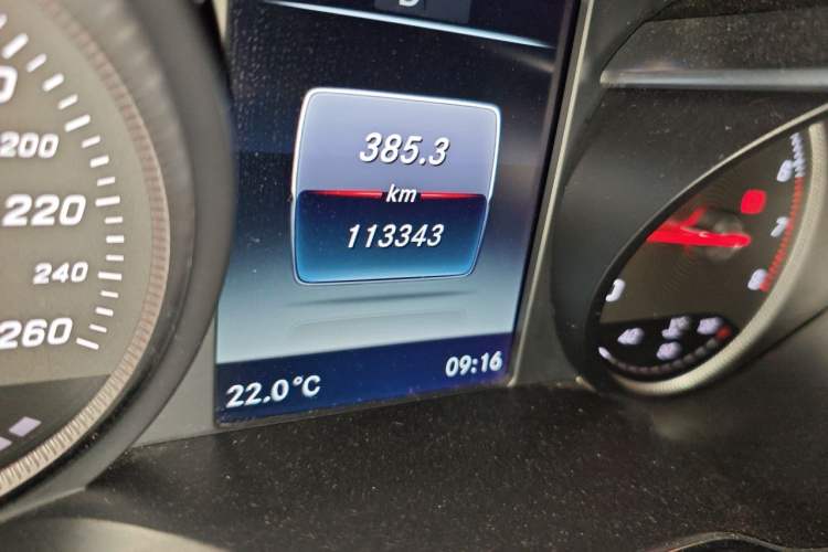 Used Mercedes-Benz GLC 2017 GLC 260 4MATIC Luxury Model Odometer Close Up