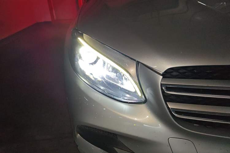 Used Mercedes-Benz GLC 2017 GLC 260 4MATIC Luxury Model Right Front Headlight