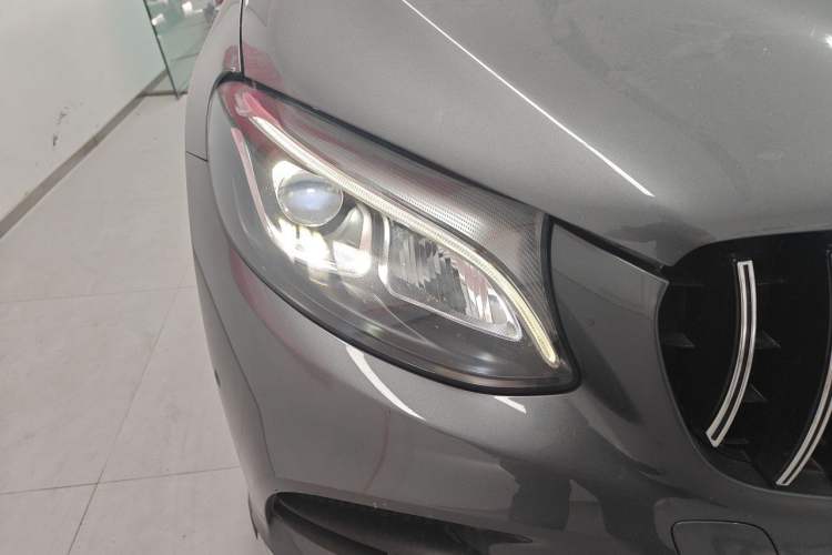 Used Mercedes-Benz GLC 2017 GLC 260 4MATIC Luxury Model Right Front Headlight