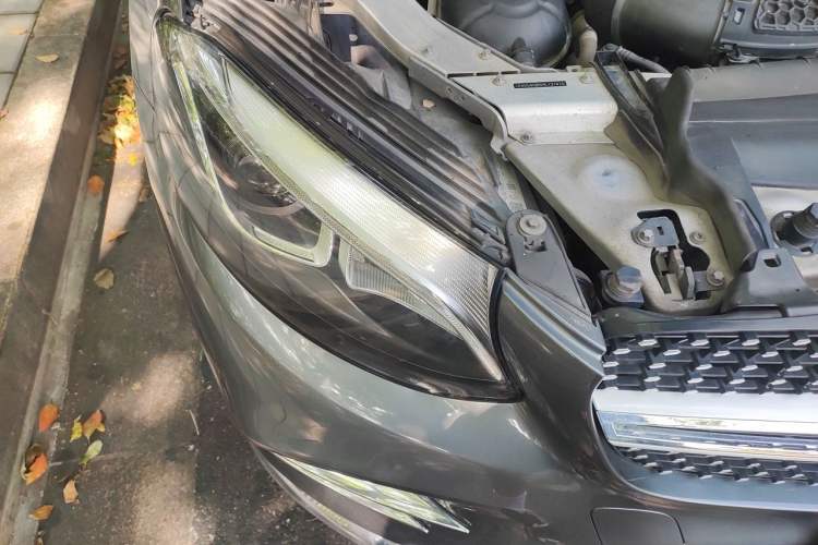Used Mercedes-Benz GLC 2017 GLC 260 4MATIC Luxury Model Right Front Headlight