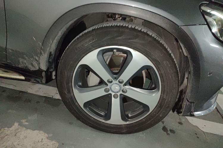 Used Mercedes-Benz GLC 2017 GLC 260 4MATIC Luxury Model Right Front Wheel Hub