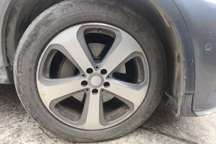 Used Mercedes-Benz GLC 2017 GLC 300 4MATIC Sport Edition Right Front Wheel Hub