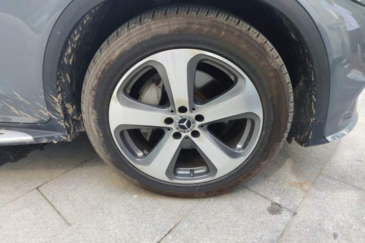 Used Mercedes-Benz GLC 2017 GLC 260 4MATIC Luxury Model Right Front Wheel Hub
