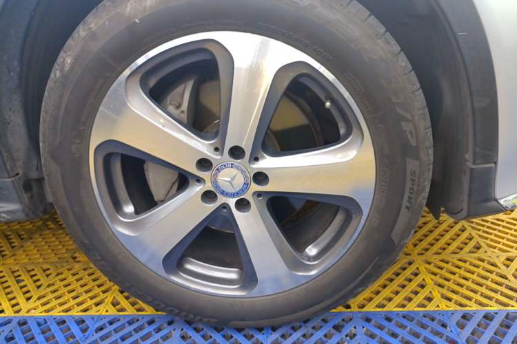 Used Mercedes-Benz GLC 2017 GLC 260 4MATIC Luxury Model Right Front Wheel Hub