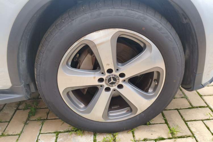 Used Mercedes-Benz GLC 2017 GLC 260 4MATIC Luxury Model Right Front Wheel Hub