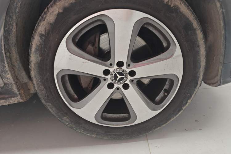 Used Mercedes-Benz GLC 2017 GLC 260 4MATIC Luxury Model Right Front Wheel Hub