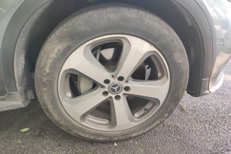 Used Mercedes-Benz GLC 2017 GLC 260 4MATIC Luxury Model Right Front Wheel Hub