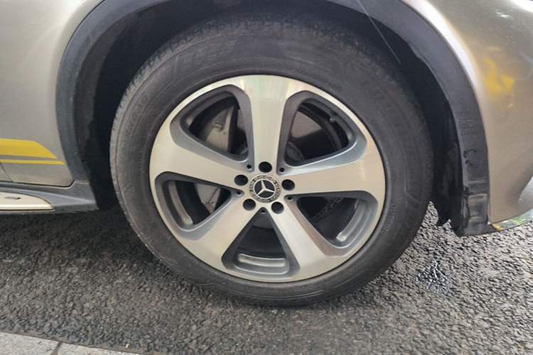 Used Mercedes-Benz GLC 2017 GLC 260 4MATIC Luxury Model Right Front Wheel Hub