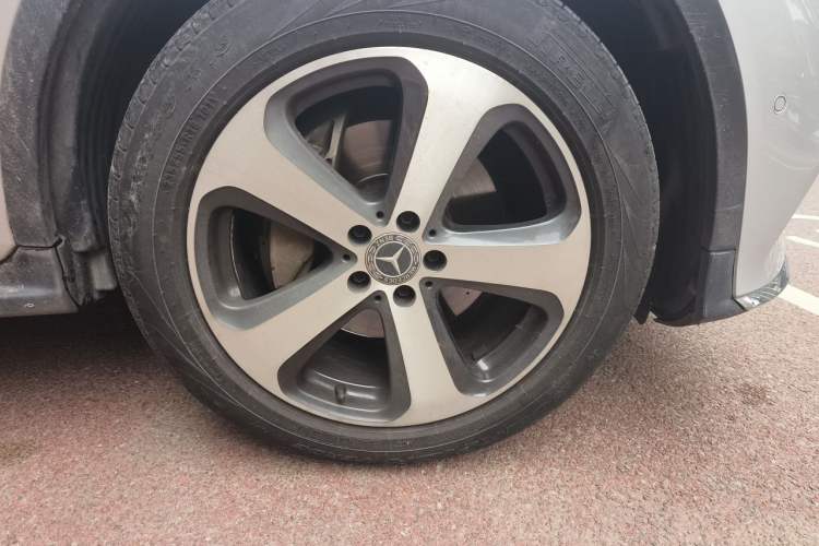 Used Mercedes-Benz GLC 2017 GLC 260 4MATIC Luxury Model Right Front Wheel Hub