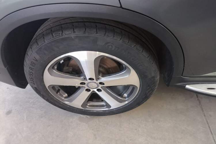 Used Mercedes-Benz GLC 2017 GLC 300 4MATIC Sport Edition Right Rear Wheel Hub