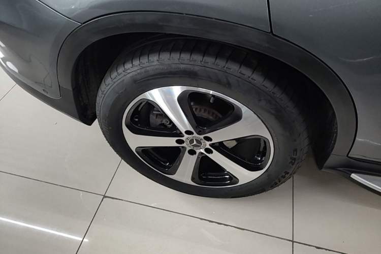Used Mercedes-Benz GLC 2017 GLC 260 4MATIC Luxury Model Right Rear Wheel Hub