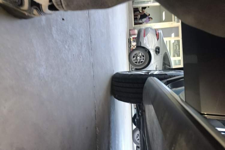 Used Mercedes-Benz GLC 2017 GLC 300 4MATIC Sport Edition Right Side Sill