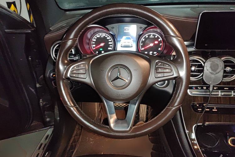 Used Mercedes-Benz GLC 2017 GLC 260 4MATIC Luxury Model Steering Wheel