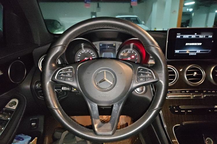 Used Mercedes-Benz GLC 2017 GLC 260 4MATIC Luxury Model Steering Wheel