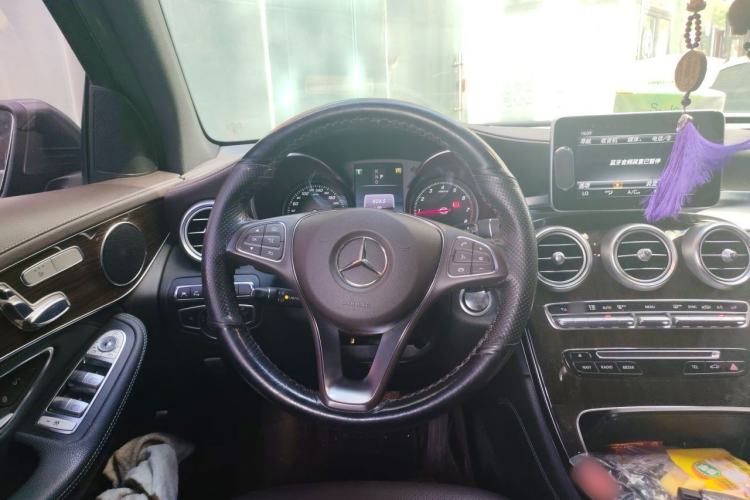 Used Mercedes-Benz GLC 2017 GLC 260 4MATIC Luxury Model Steering Wheel