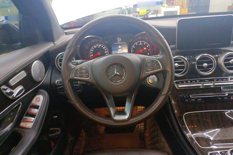 Used Mercedes-Benz GLC 2017 GLC 260 4MATIC Luxury Model Steering Wheel