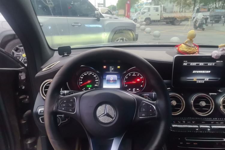 Used Mercedes-Benz GLC 2017 GLC 260 4MATIC Luxury Model Steering Wheel