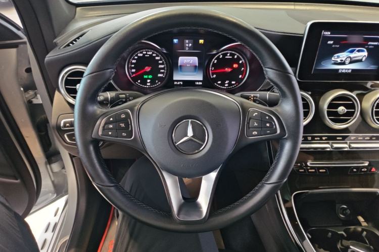 Used Mercedes-Benz GLC 2017 GLC 260 4MATIC Luxury Model Steering Wheel