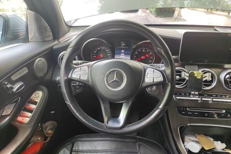 Used Mercedes-Benz GLC 2017 GLC 260 4MATIC Luxury Model Steering Wheel