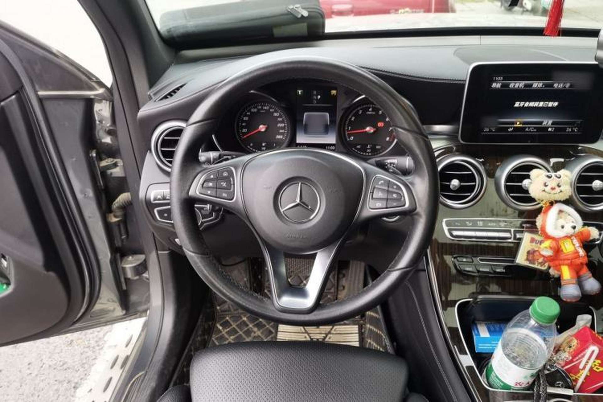 Used Mercedes-Benz GLC 2017 GLC 260 4MATIC Luxury Model Steering Wheel