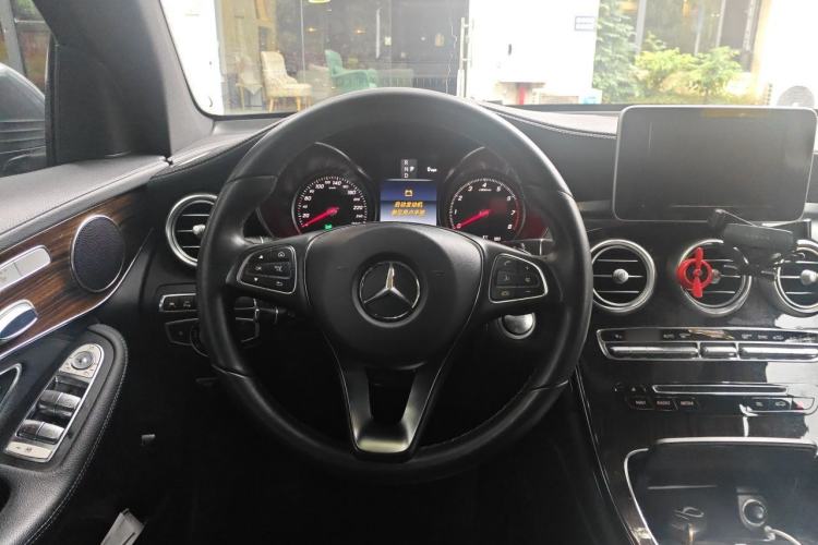 Used Mercedes-Benz GLC 2017 GLC 260 4MATIC Luxury Model Steering Wheel