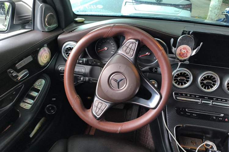 Used Mercedes-Benz GLC 2017 GLC 260 4MATIC Luxury Model Steering Wheel