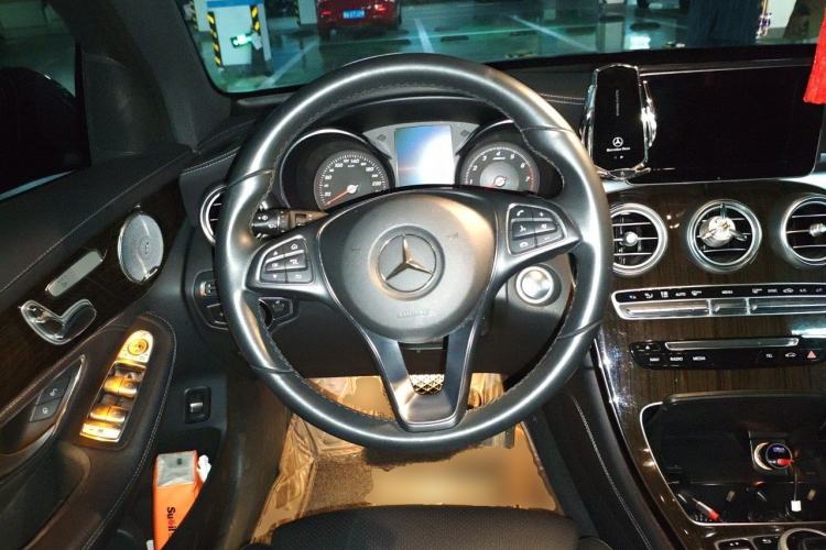 Used Mercedes-Benz GLC 2017 GLC 260 4MATIC Dynamic Edition Steering Wheel