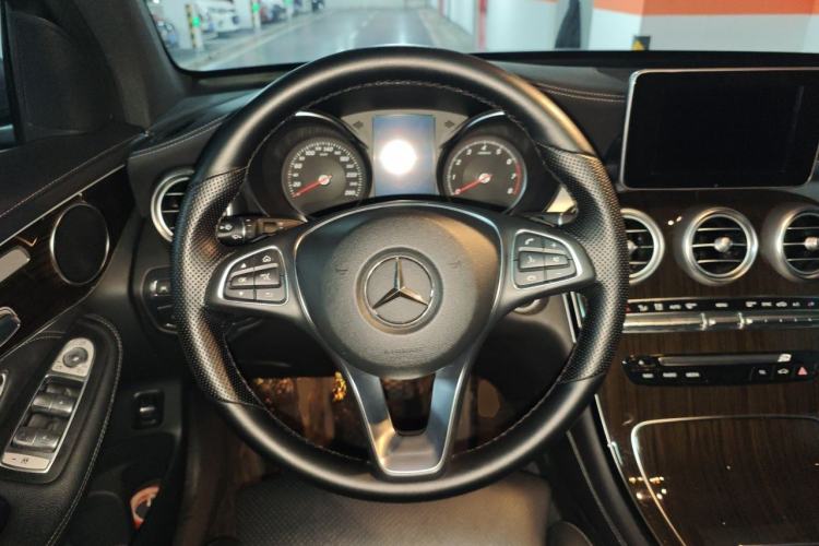 Used Mercedes-Benz GLC 2017 GLC 260 4MATIC Luxury Model Steering Wheel