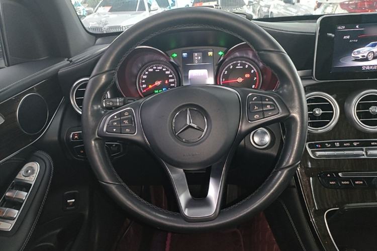 Used Mercedes-Benz GLC 2017 GLC 260 4MATIC Luxury Model Steering Wheel
