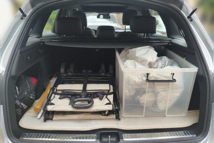 Used Mercedes-Benz GLC 2017 GLC 260 4MATIC Luxury Model Trunk