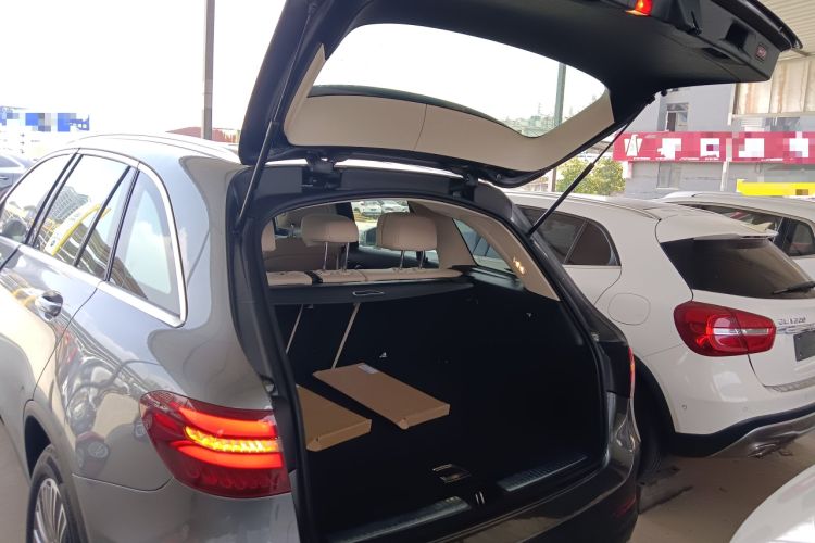 Used Mercedes-Benz GLC 2017 GLC 260 4MATIC Dynamic Edition Trunk