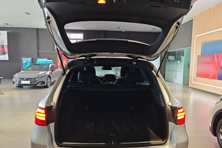 Used Mercedes-Benz GLC 2017 GLC 260 4MATIC Luxury Model Trunk