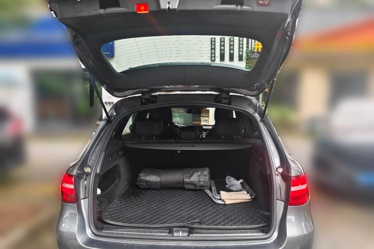 Used Mercedes-Benz GLC 2017 GLC 260 4MATIC Luxury Model Trunk