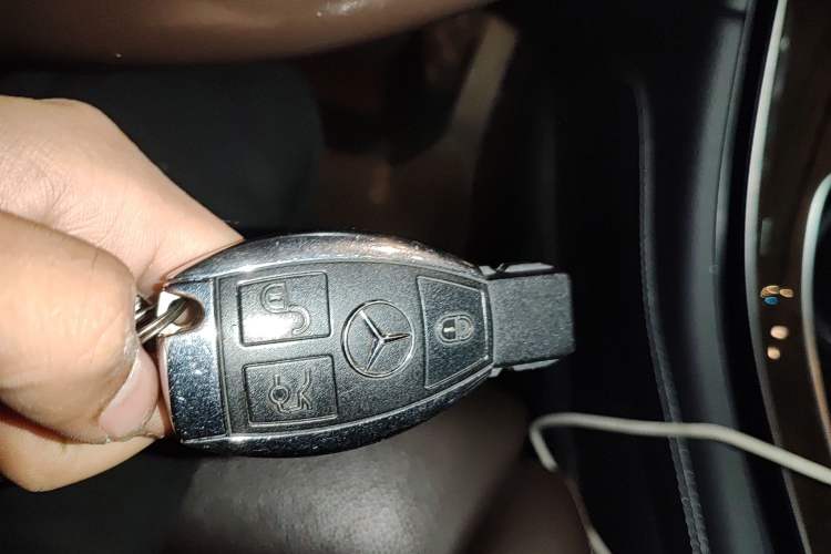 Used Mercedes-Benz GLC 2017 GLC 260 4MATIC Luxury Model Vehicle Key