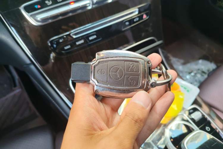 Used Mercedes-Benz GLC 2017 GLC 260 4MATIC Luxury Model Vehicle Key