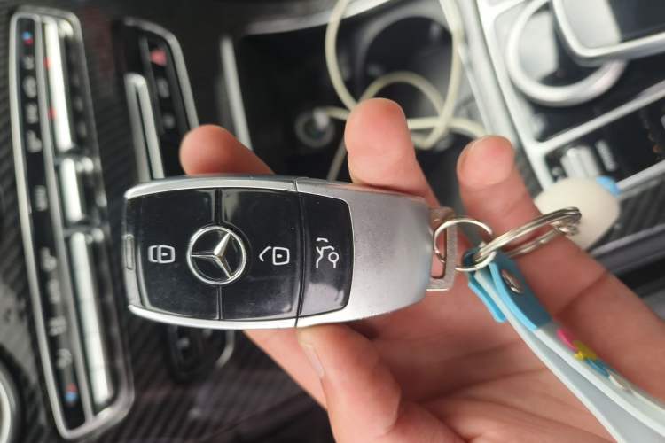Used Mercedes-Benz GLC 2017 GLC 260 4MATIC Luxury Model Vehicle Key