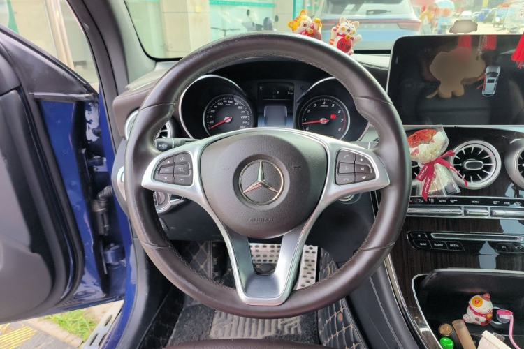 Used Mercedes-Benz GLC 2017 GLC 260 4MATIC Luxury Model Steering Wheel