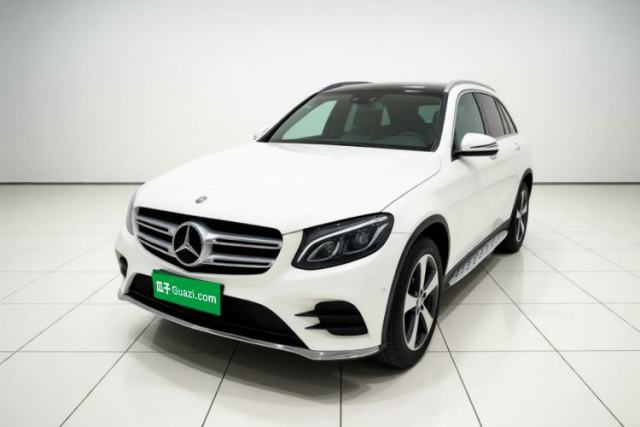Ojetý Mercedes-Benz GLC 2017 GLC 260 4MATIC Luxury Model