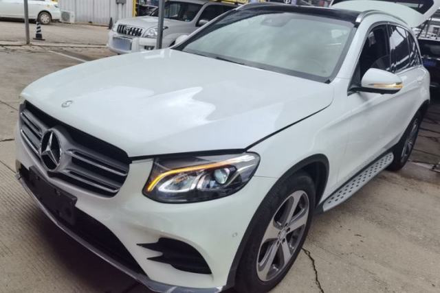 Ojetý Mercedes-Benz GLC 2017 GLC 260 4MATIC Luxury Model