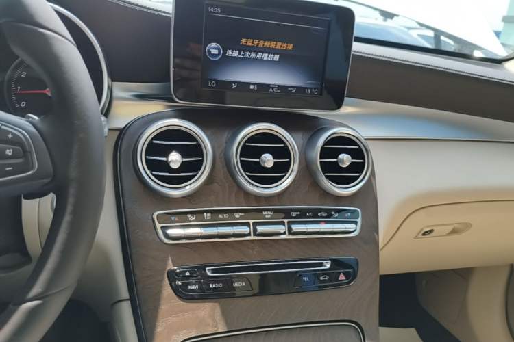 Used Mercedes-Benz GLC 2017 GLC 300 4MATIC Sport Edition Audio And AC Panel