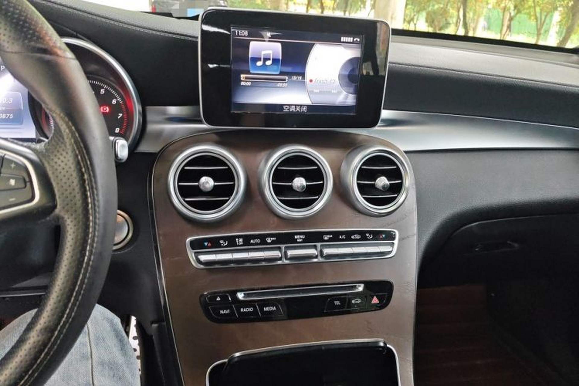 Used Mercedes-Benz GLC 2017 GLC 300 4MATIC Sport Edition Audio And AC Panel
